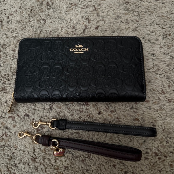 Coach Wallet - Picture 1 of 8